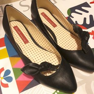 B.A.I.T black Flats